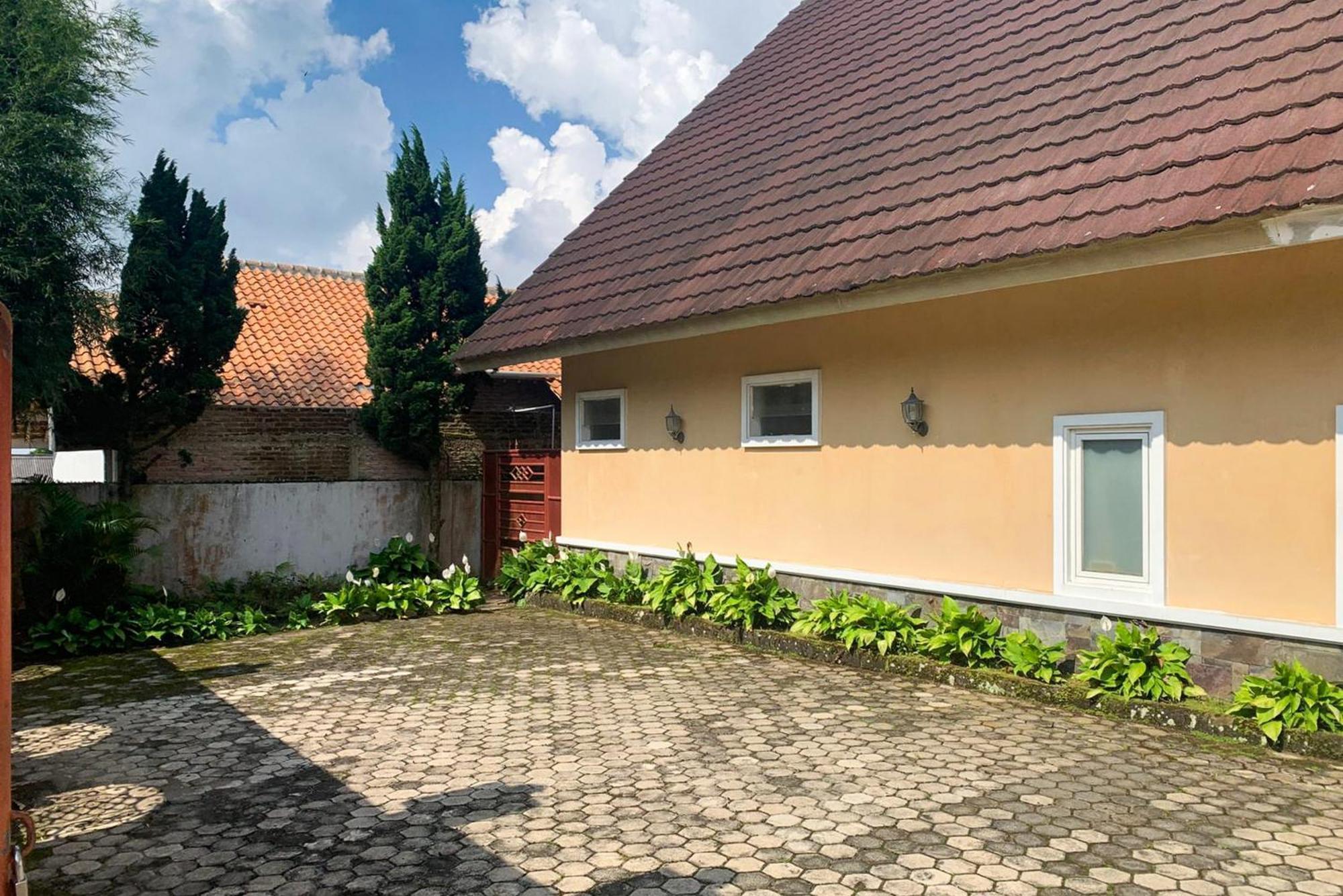 Urbanview Hotel Villa Q Gisting Bandjarnegeri Exterior foto