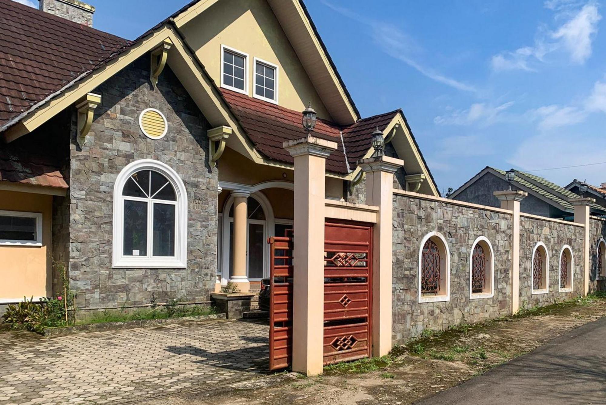 Urbanview Hotel Villa Q Gisting Bandjarnegeri Exterior foto